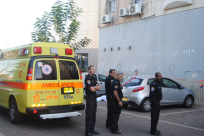  بالصور: الحادث الثاني خلال اليوم - مصرع مسّن سقط عن علو مرتفع في مدينة الرملة